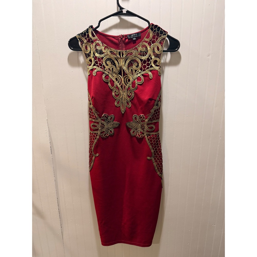 Privy Red Bodycon Cocktail Dress Gold Metallic Embroidery Lace‎ Detail Small